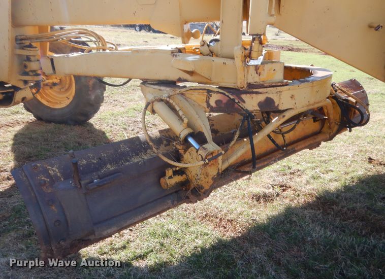 image for item HG9642 John Deere 570  motor grader