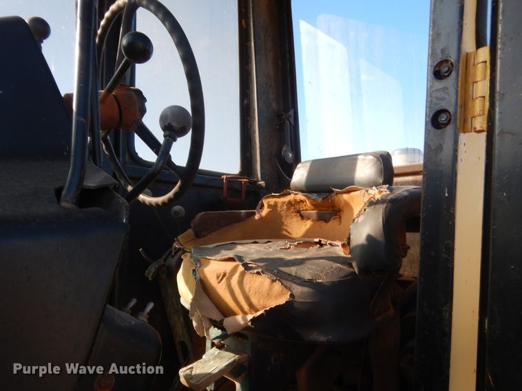 image for item HG9642 John Deere 570  motor grader