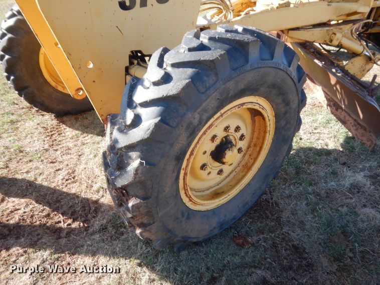 image for item HG9642 John Deere 570  motor grader