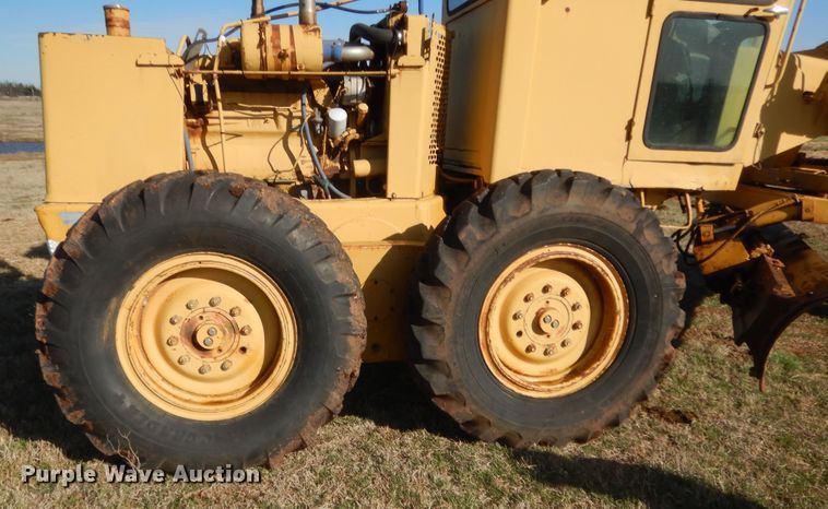 image for item HG9642 John Deere 570  motor grader