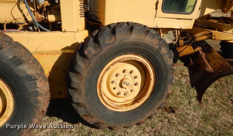 image for item HG9642 John Deere 570  motor grader