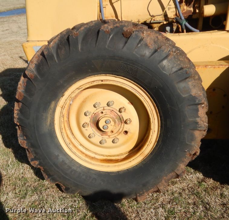 image for item HG9642 John Deere 570  motor grader