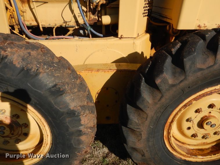 image for item HG9642 John Deere 570  motor grader