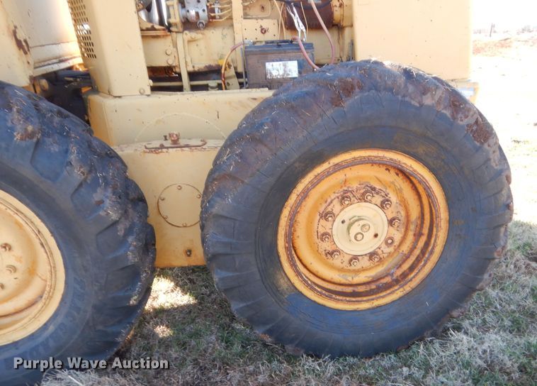 image for item HG9642 John Deere 570  motor grader