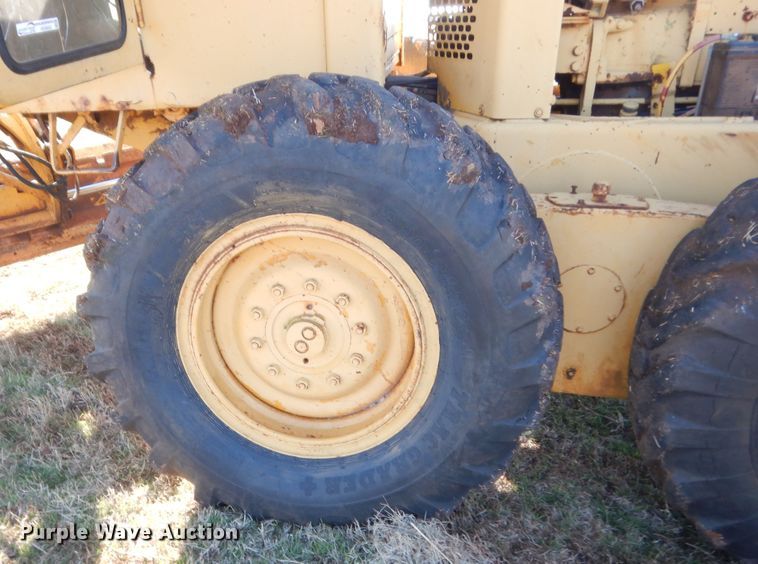 image for item HG9642 John Deere 570  motor grader