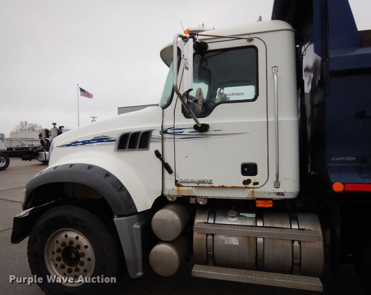 image for item HR9045 2007 Mack GU713  dump truck