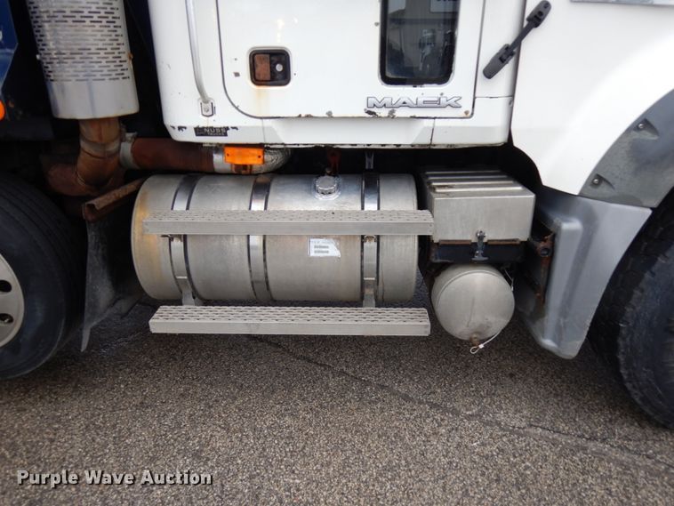 image for item HR9045 2007 Mack GU713  dump truck