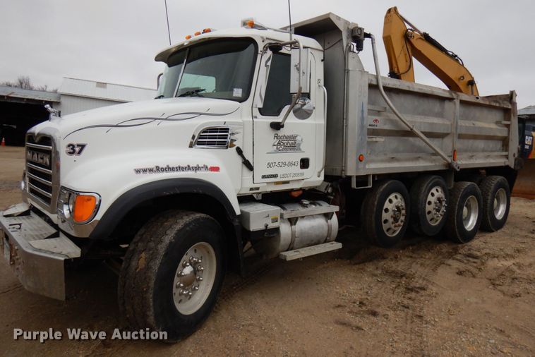 image for item HR9052 2004 Mack CV713  dump truck