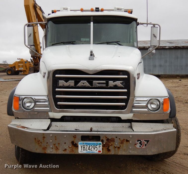image for item HR9052 2004 Mack CV713  dump truck