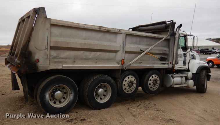 image for item HR9052 2004 Mack CV713  dump truck