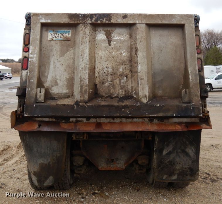 image for item HR9052 2004 Mack CV713  dump truck