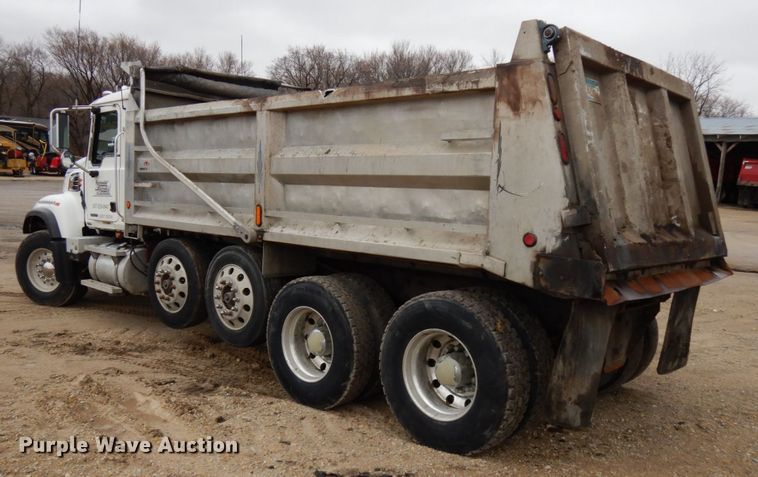 image for item HR9052 2004 Mack CV713  dump truck