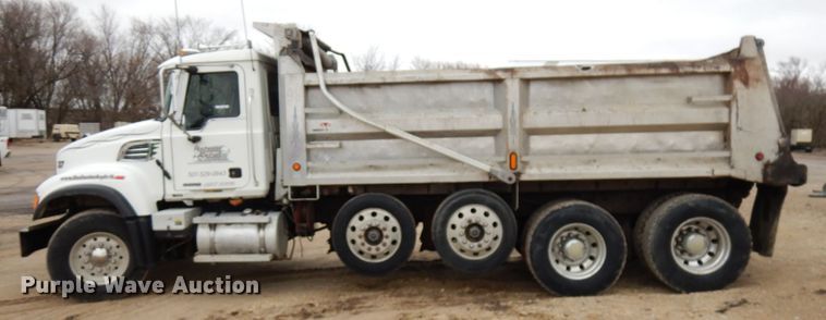 image for item HR9052 2004 Mack CV713  dump truck