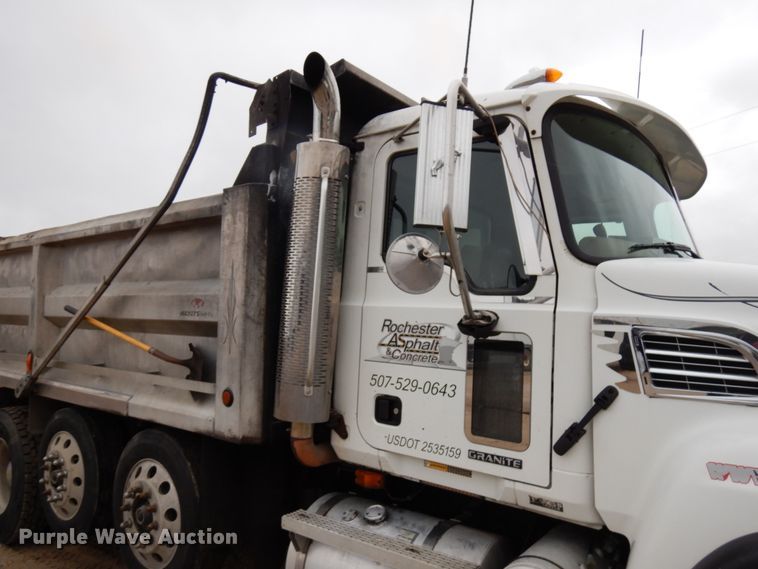 image for item HR9052 2004 Mack CV713  dump truck