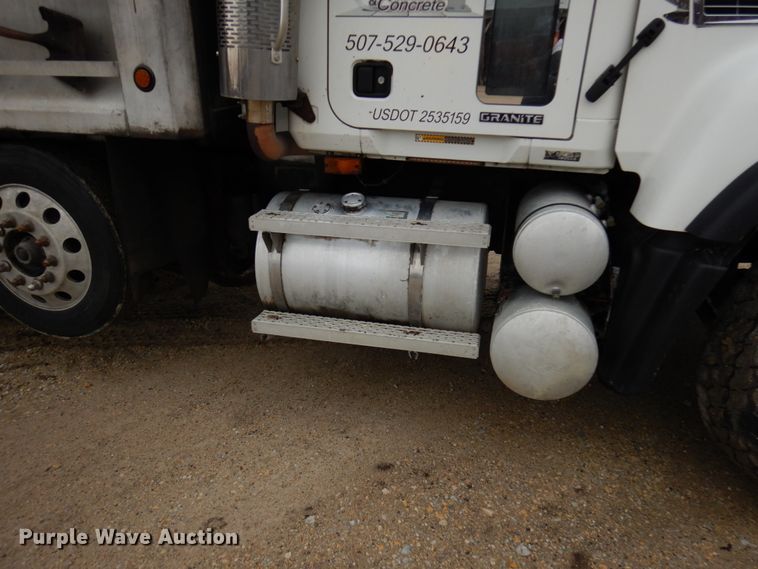 image for item HR9052 2004 Mack CV713  dump truck