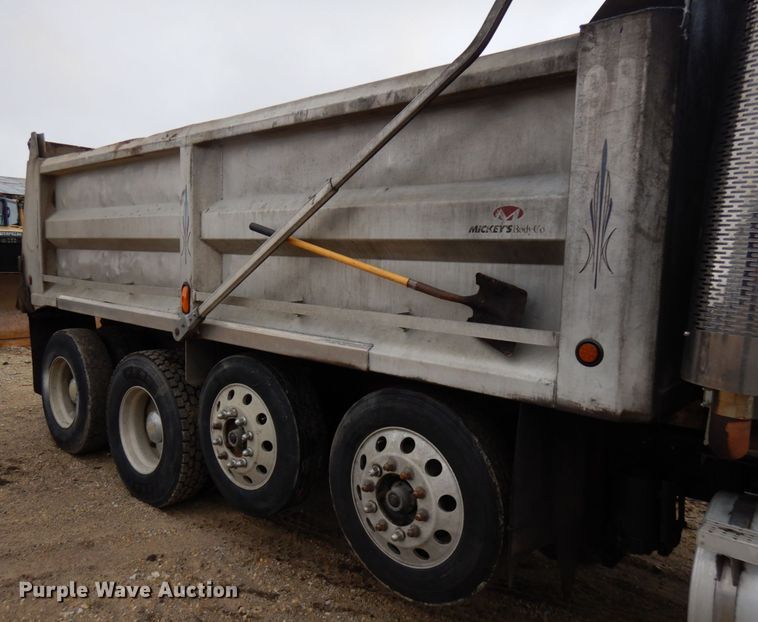 image for item HR9052 2004 Mack CV713  dump truck