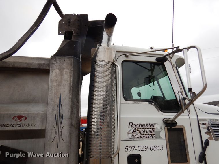 image for item HR9052 2004 Mack CV713  dump truck