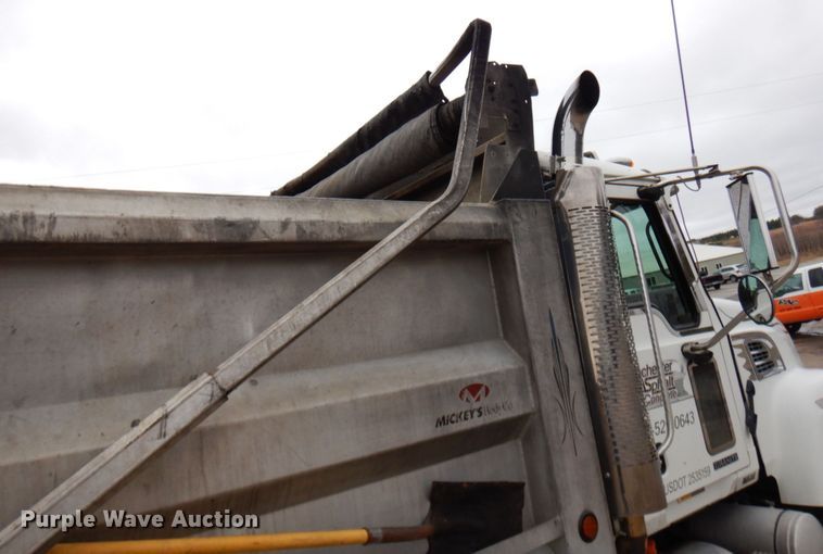 image for item HR9052 2004 Mack CV713  dump truck