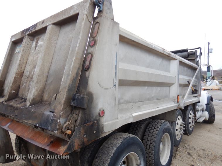 image for item HR9052 2004 Mack CV713  dump truck