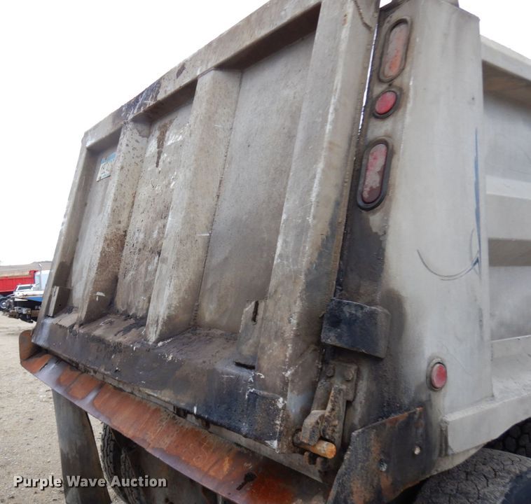 image for item HR9052 2004 Mack CV713  dump truck