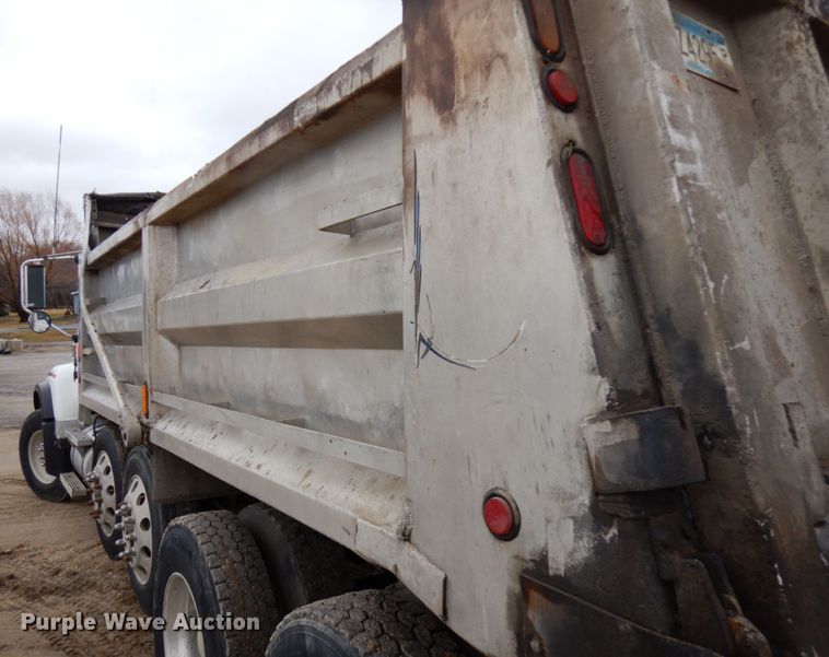 image for item HR9052 2004 Mack CV713  dump truck