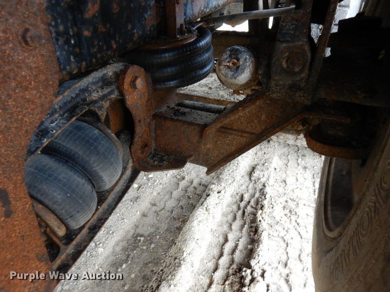 image for item HR9052 2004 Mack CV713  dump truck