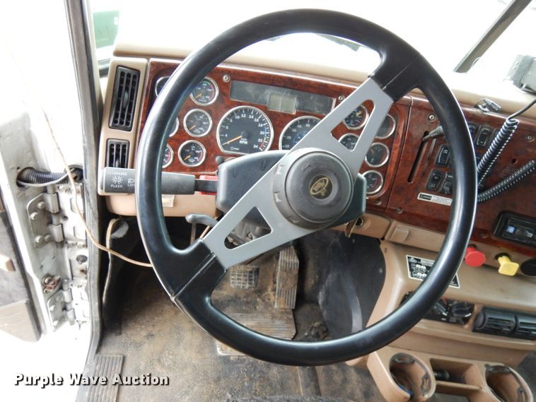 image for item HR9052 2004 Mack CV713  dump truck