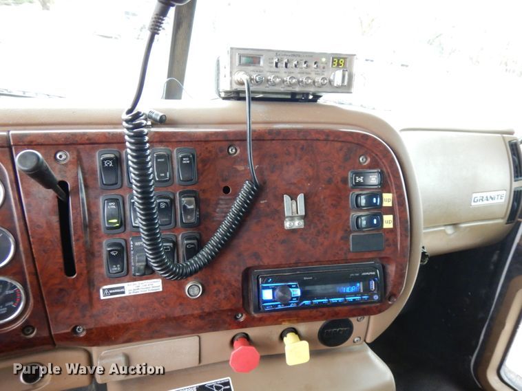 image for item HR9052 2004 Mack CV713  dump truck