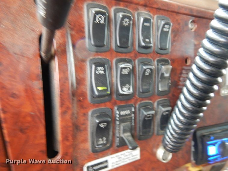 image for item HR9052 2004 Mack CV713  dump truck