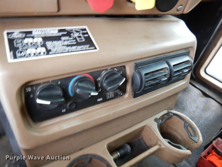 image for item HR9052 2004 Mack CV713  dump truck