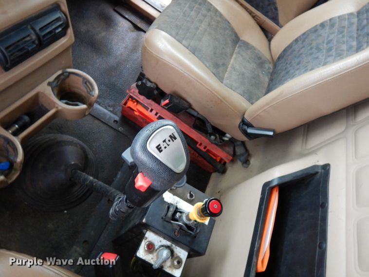 image for item HR9052 2004 Mack CV713  dump truck