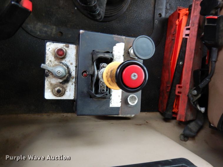 image for item HR9052 2004 Mack CV713  dump truck