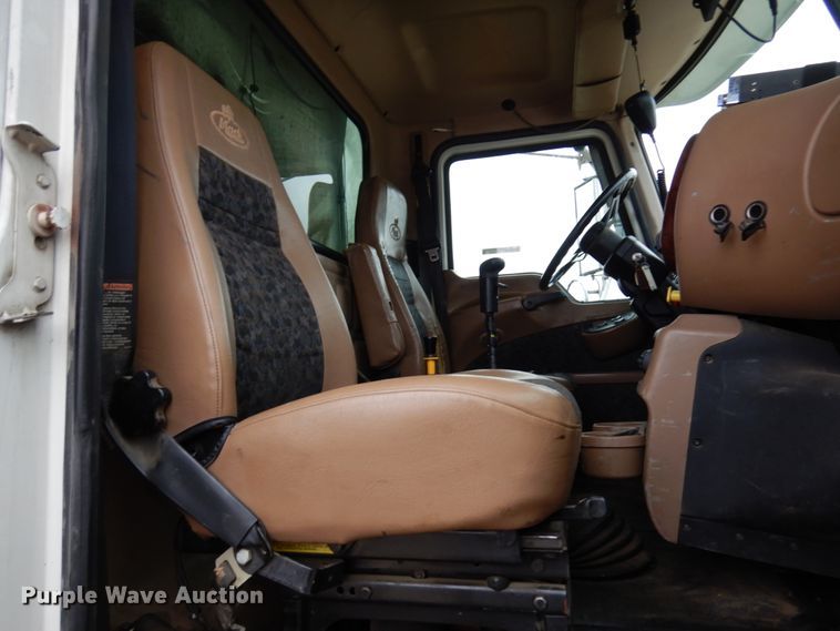 image for item HR9052 2004 Mack CV713  dump truck