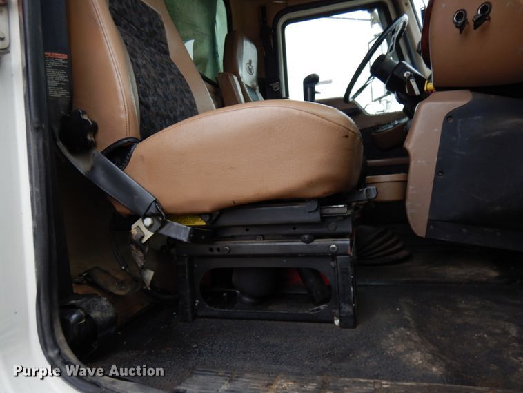 image for item HR9052 2004 Mack CV713  dump truck