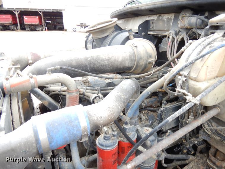 image for item HR9052 2004 Mack CV713  dump truck