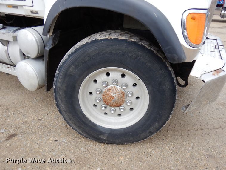 image for item HR9052 2004 Mack CV713  dump truck