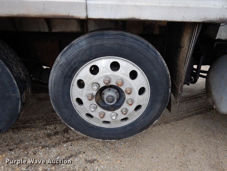 image for item HR9052 2004 Mack CV713  dump truck