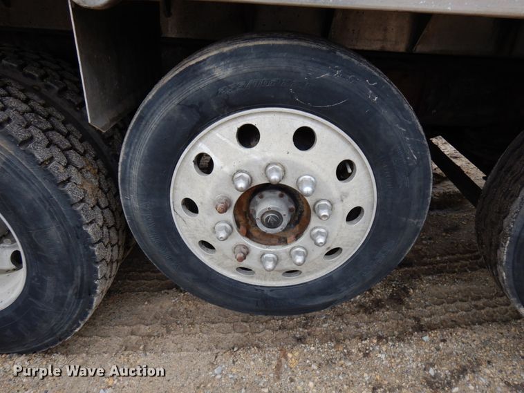 image for item HR9052 2004 Mack CV713  dump truck