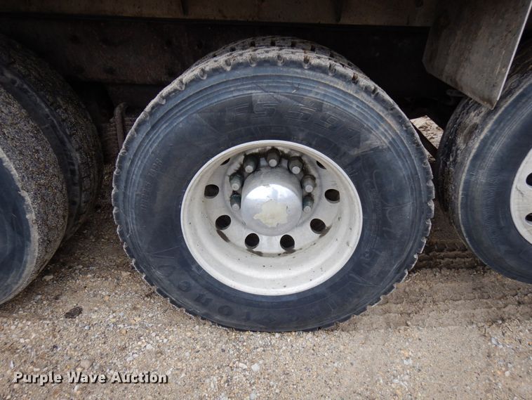 image for item HR9052 2004 Mack CV713  dump truck