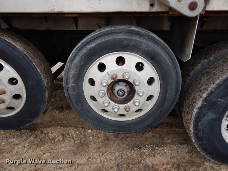 image for item HR9052 2004 Mack CV713  dump truck