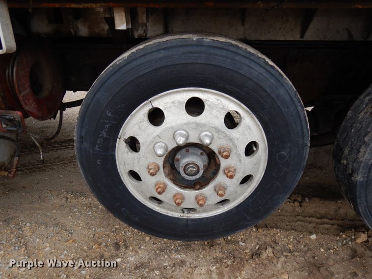 image for item HR9052 2004 Mack CV713  dump truck