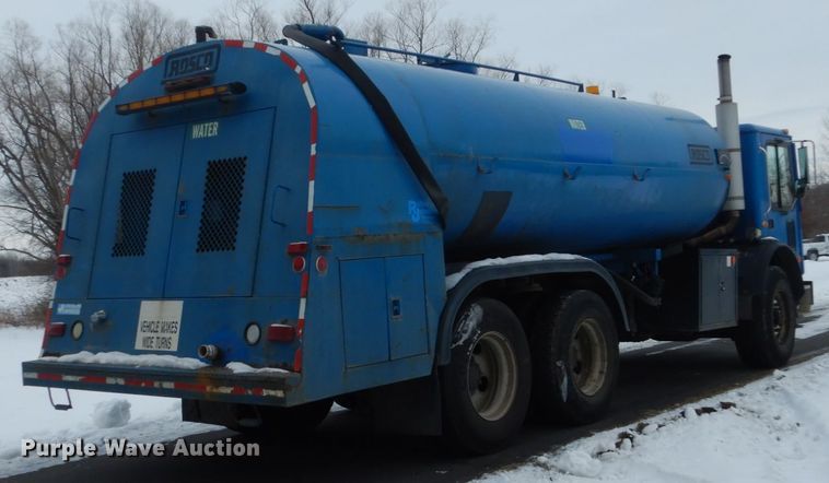 image for item HS9797 2002 Mack MR690S  water truck