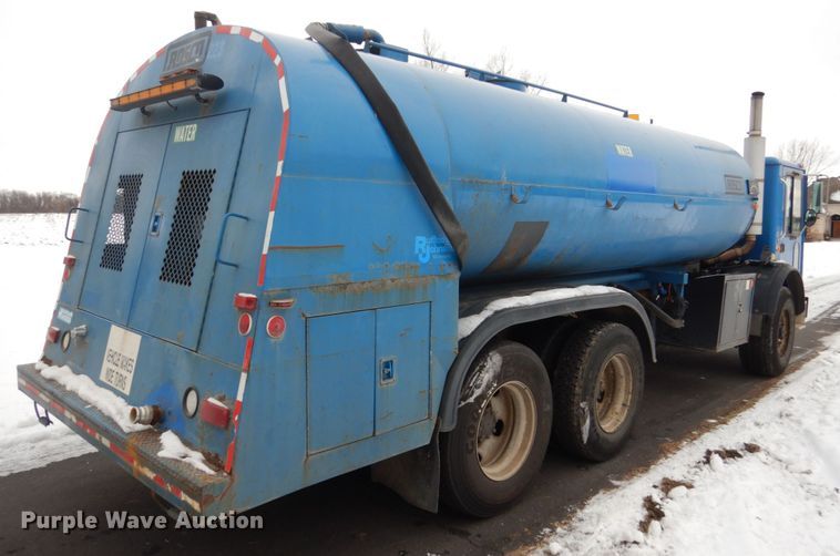 image for item HS9797 2002 Mack MR690S  water truck