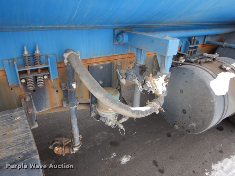 image for item HS9797 2002 Mack MR690S  water truck