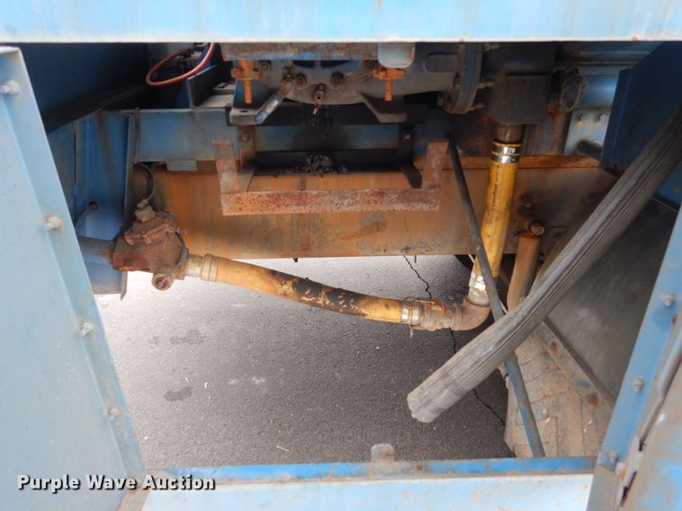 image for item HS9797 2002 Mack MR690S  water truck