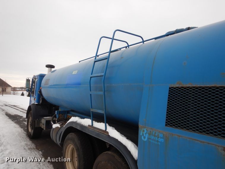 image for item HS9797 2002 Mack MR690S  water truck