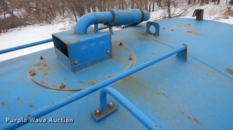 image for item HS9797 2002 Mack MR690S  water truck