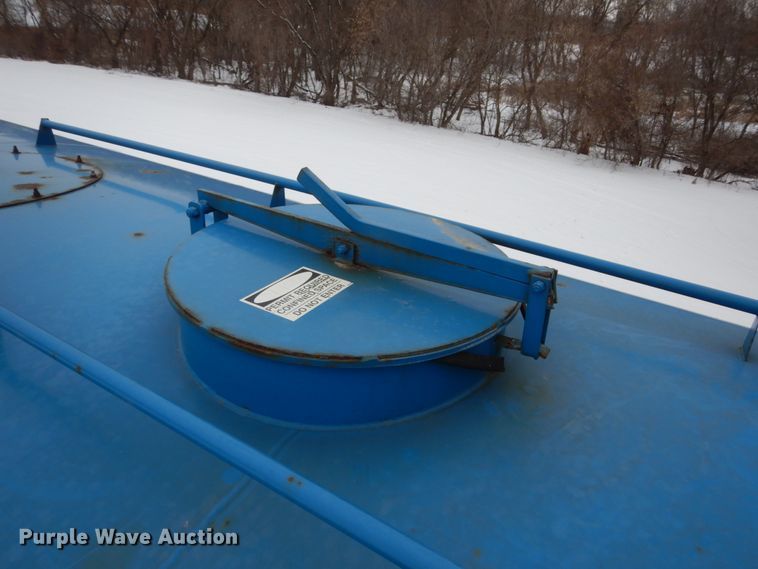 image for item HS9797 2002 Mack MR690S  water truck