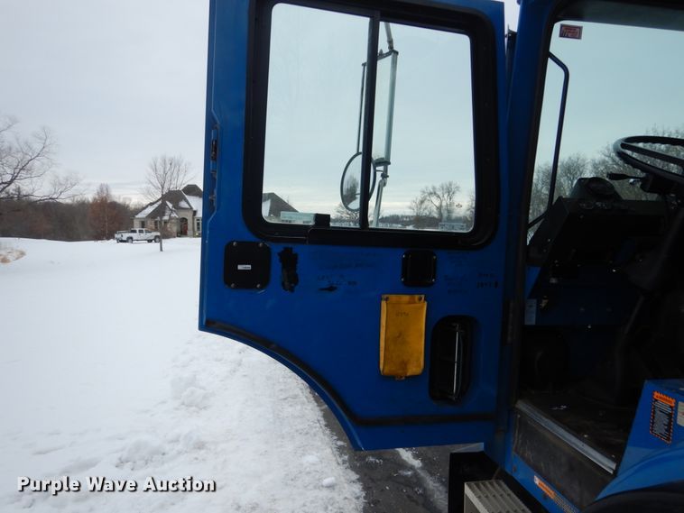 image for item HS9797 2002 Mack MR690S  water truck