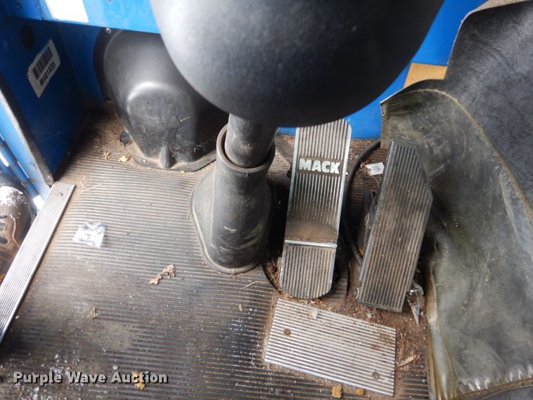 image for item HS9797 2002 Mack MR690S  water truck